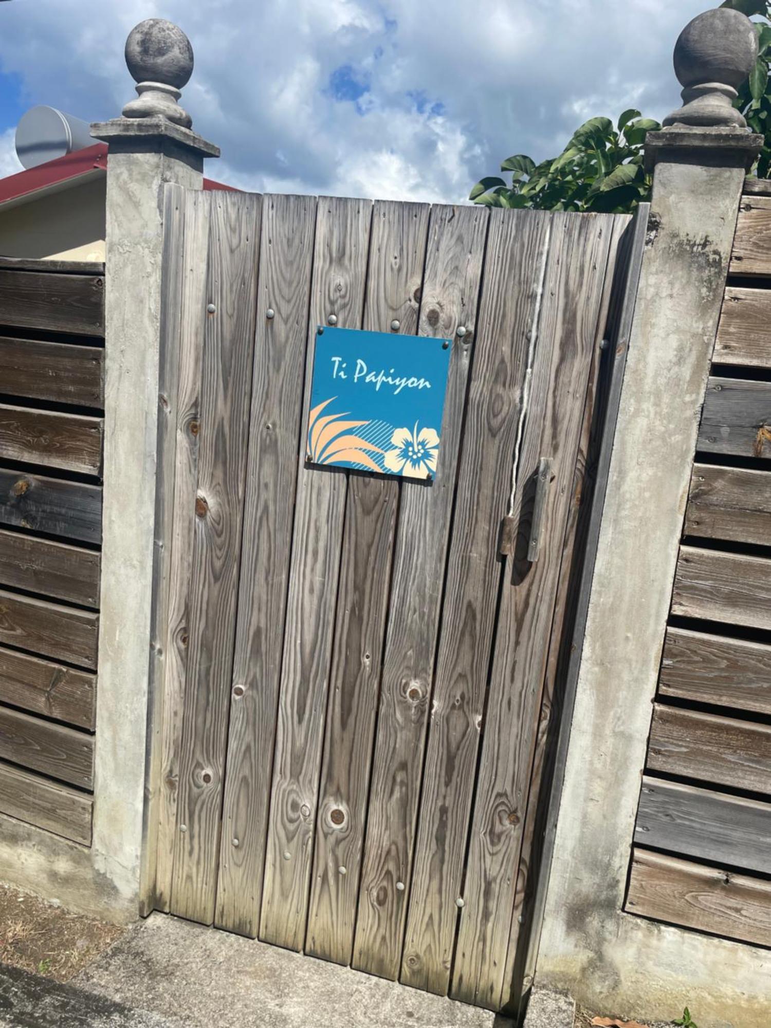 Gite Ti Papiyon Bouillante Exterior foto